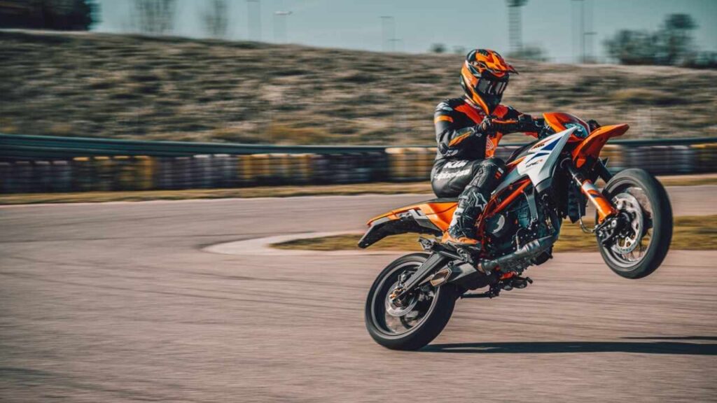 2025 KTM 390 SMC R